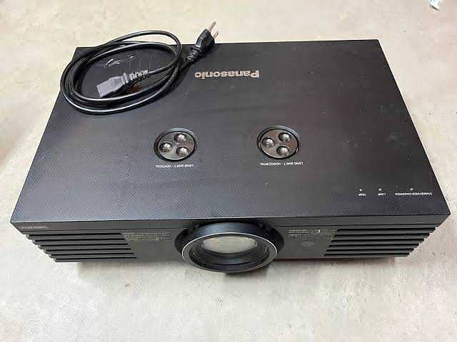 Panasonic PT-AE4000 LCD Projector 1