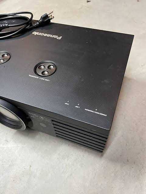 Panasonic PT-AE4000 LCD Projector 2