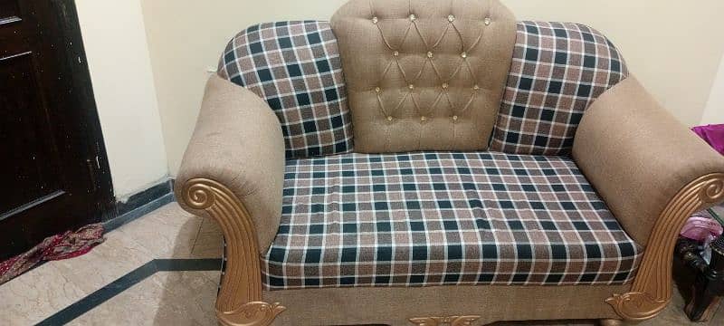 I need to sell this sofa set urgently. 0