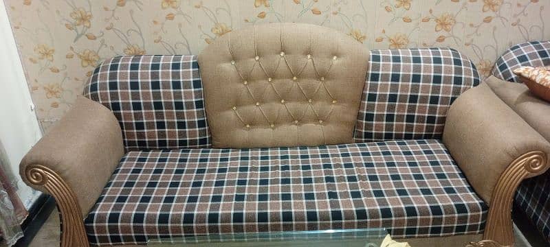 I need to sell this sofa set urgently. 1