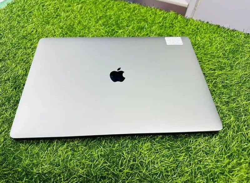 APPLE MACBOOK PRO 2017 2