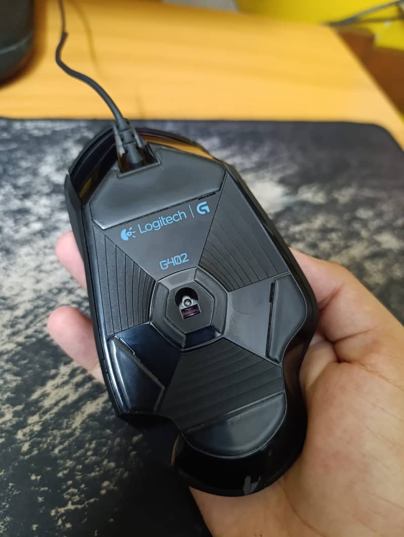 Logitech G402 Hyperion Fury 4