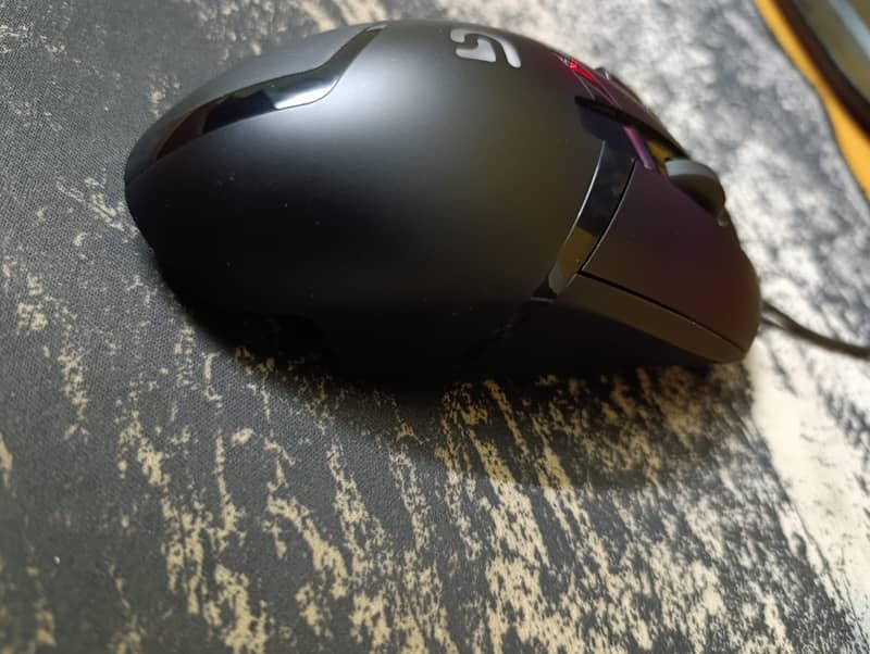 Logitech G402 Hyperion Fury 10