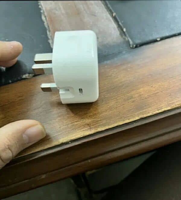 iphone 16 charger 6 days used 1