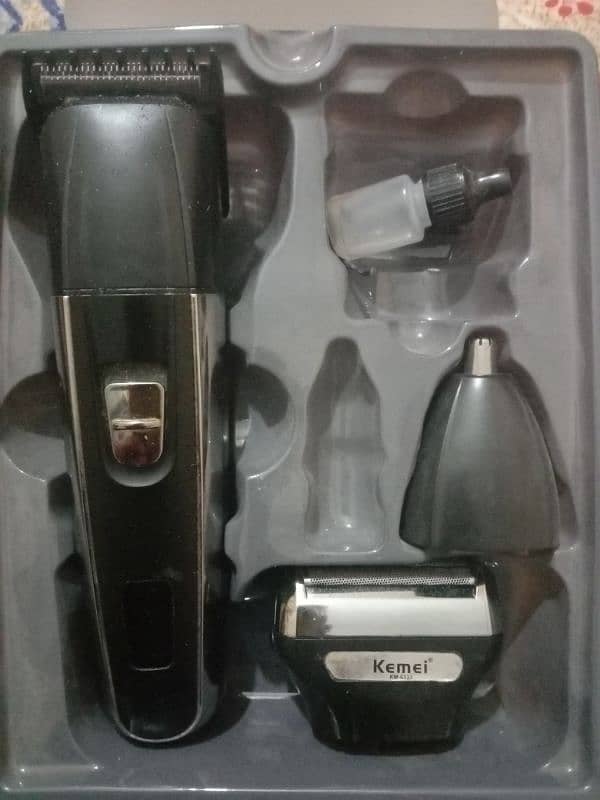 Kemei 3 in 1 trimmer 2