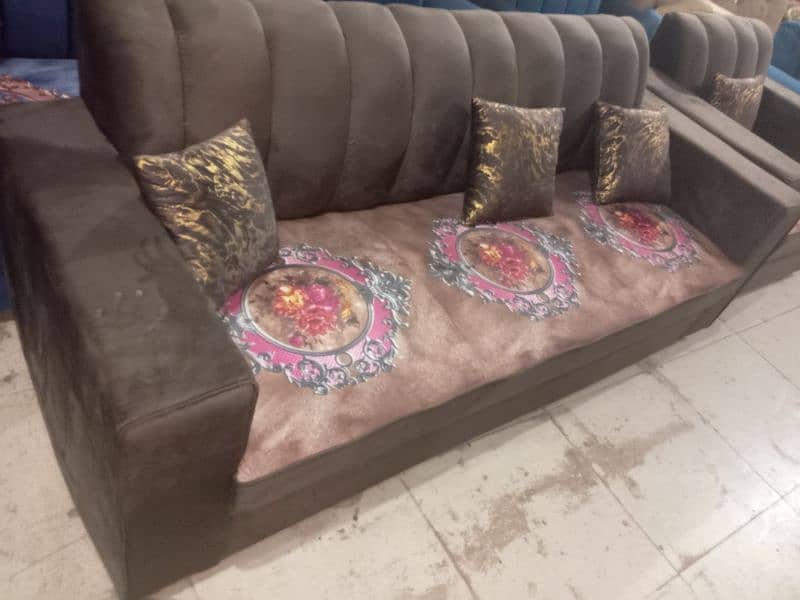 New and second hand sofa set is available. 6