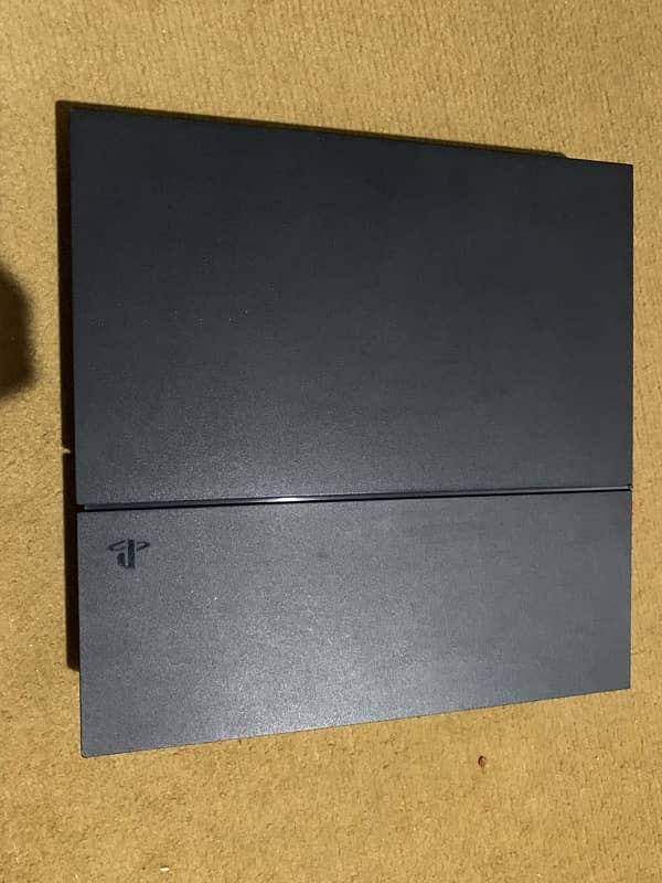 PS4 with 2 controllers 3