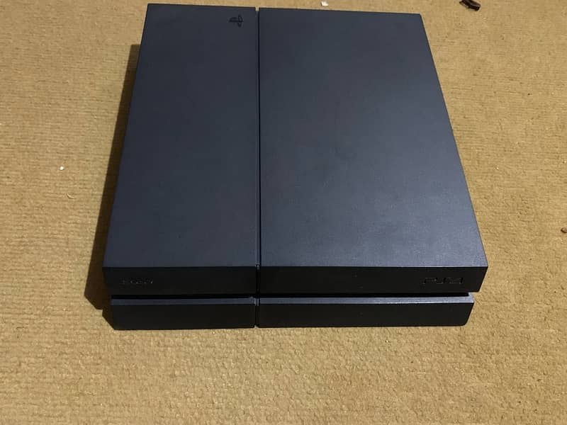 PS4 with 2 controllers 4