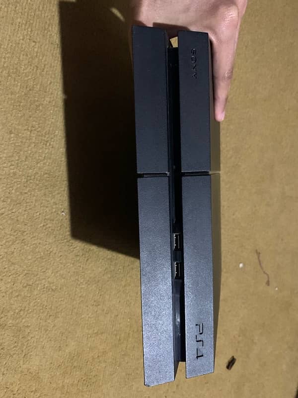 PS4 with 2 controllers 5