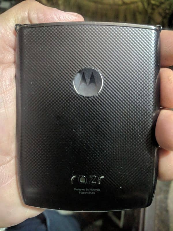 Moto RazR Flip 2020 esim pta 6 128 3