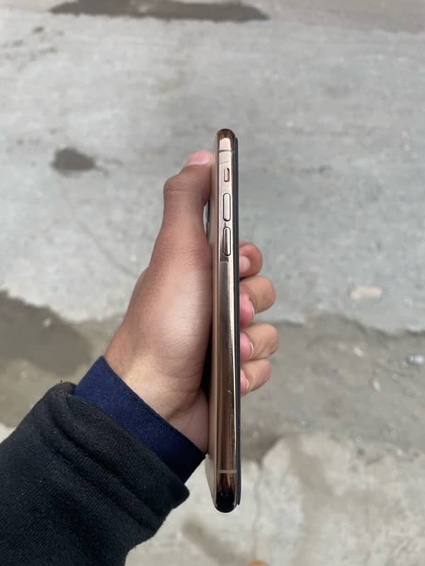 iphone 11 pro 2