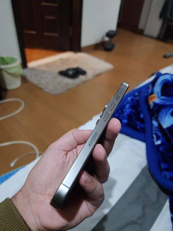 Iphone 15 pro Natural Titanium Non Pta 128 gb 4