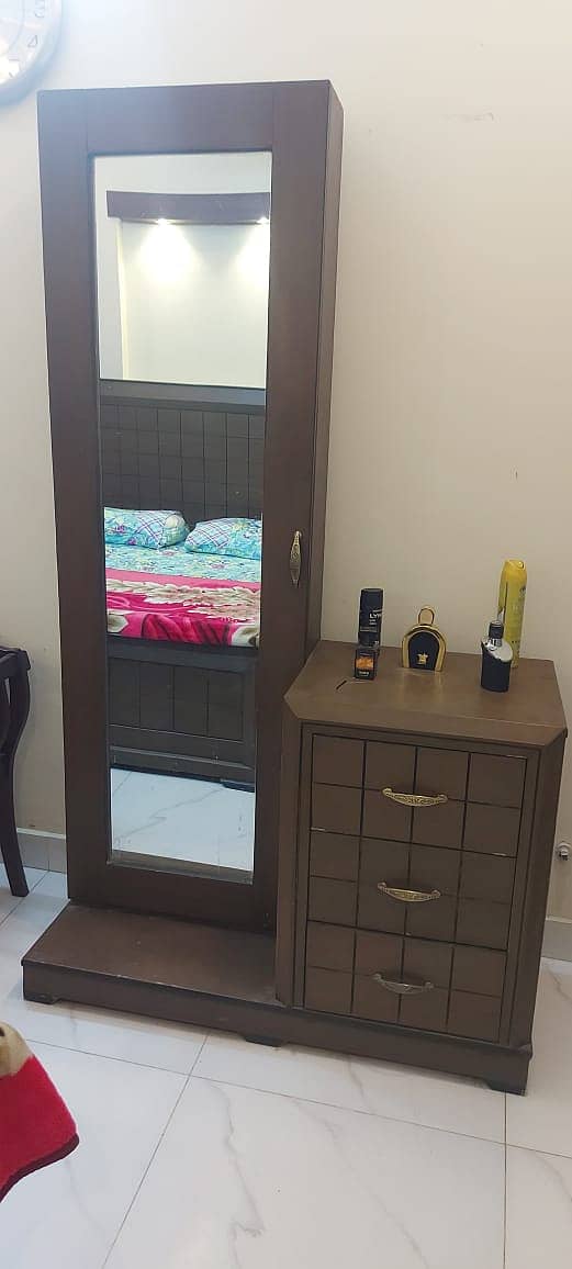 Best wooden luxurious dressing table for sale 0