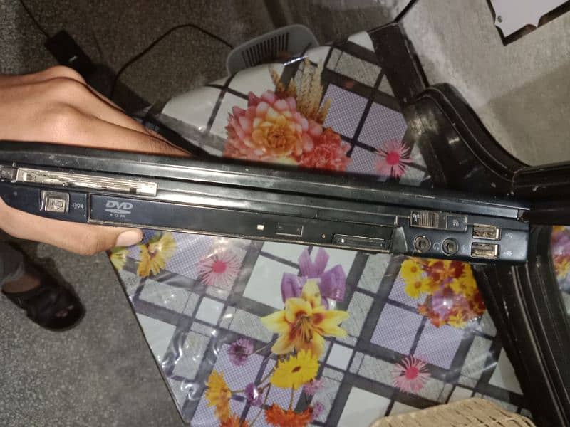 Dell Latitude E6400| with its orignal charger 6