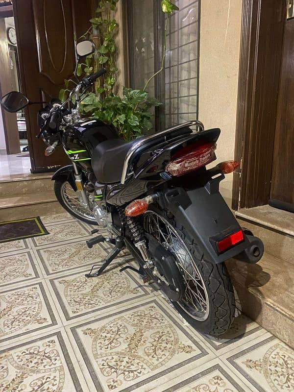 Yamaha YB 125Z 2024 (400 KM's only) 2