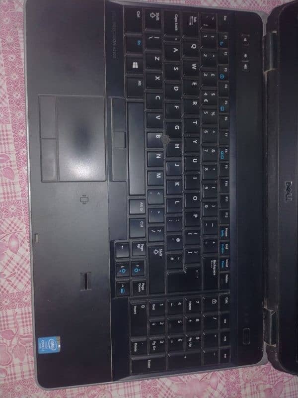 Dell precision M2800 1