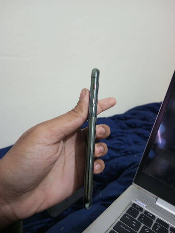 Iphone 11 pro screen line 4