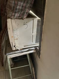 Midea window AC 0.75 ton