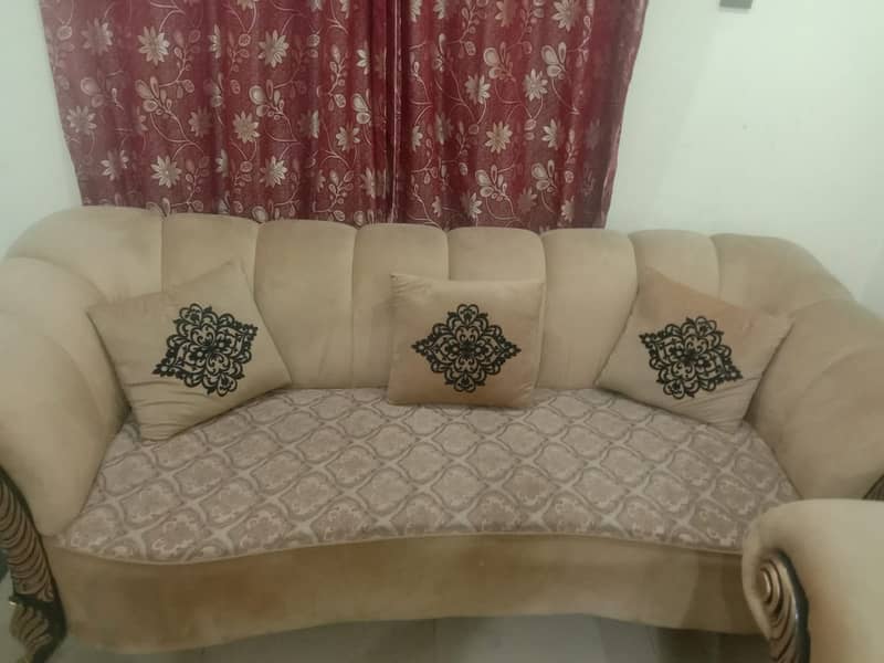 7 seater sofa almost new 0