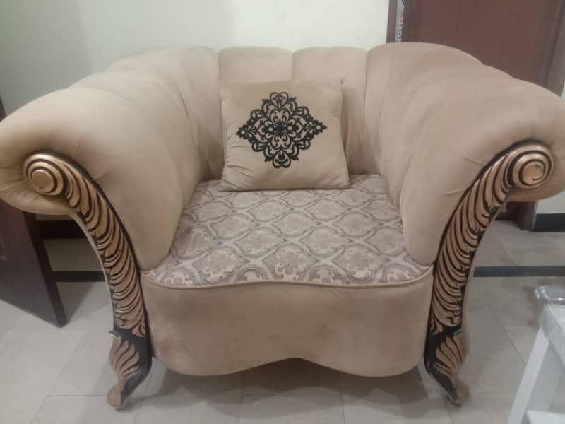 7 seater sofa almost new 2