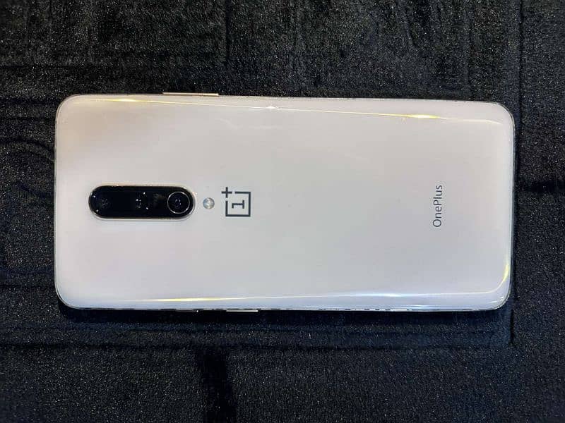 OnePlus 7 pro Gold n White Edition 0