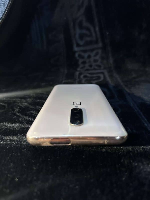 OnePlus 7 pro Gold n White Edition 2