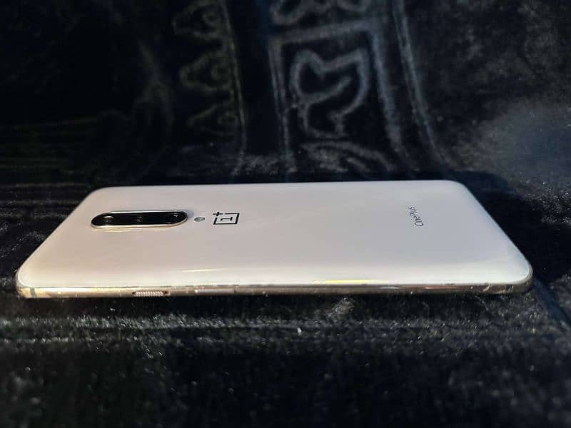 OnePlus 7 pro Gold n White Edition 6