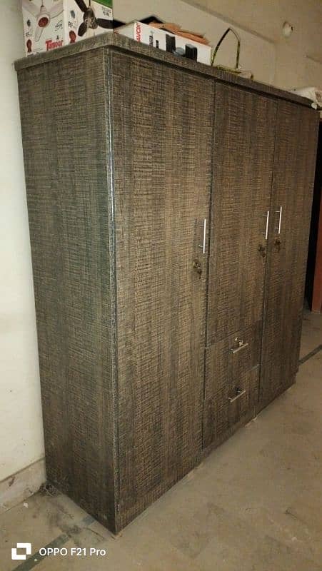 one cupboard 3 door's two beds New condition 6