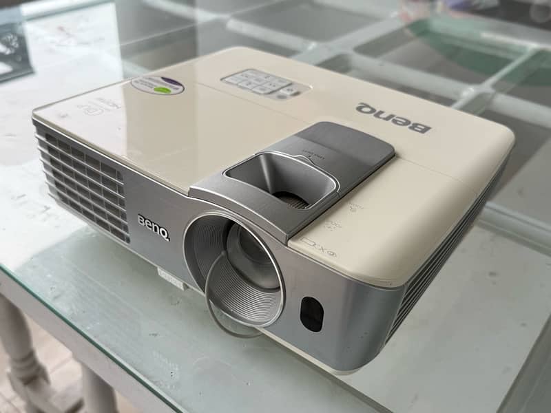 Projector BenQ W1070 - 3D - 2000 lumens - Full HD (1920 x 1080) 0