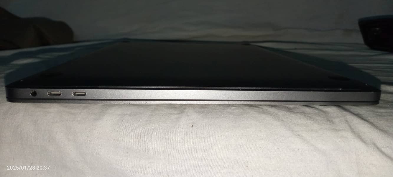 MacBook pro 2019 i9 6