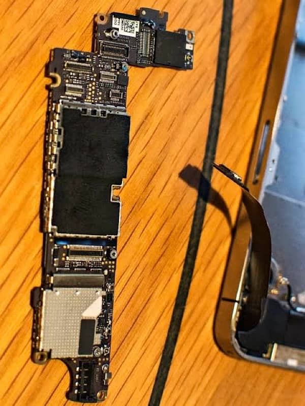 Apple iPhone 4S Motherboard PTA Approved 0