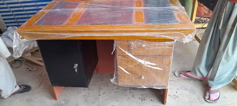 (Office Table Palish) size;30x4 3