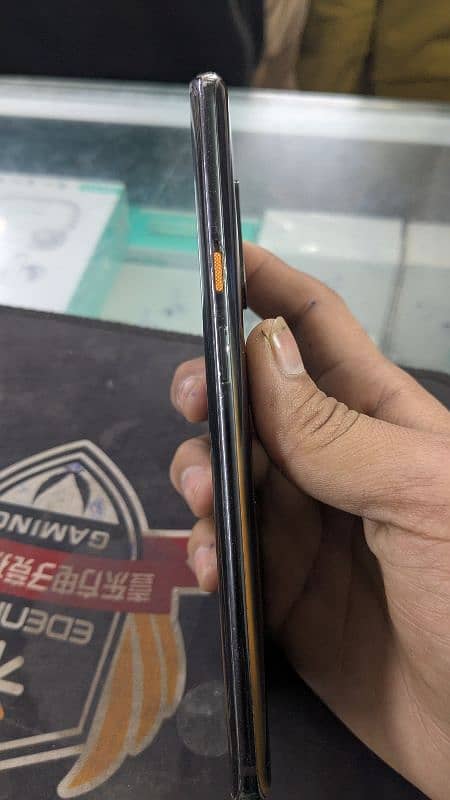 one plus 7tpro Maclaran 5G edition 10/9.5  gb 8/258 1