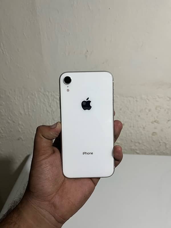 IPHONE XR  (PTA APROVED) ORIGINAL GANIUNE PHONE. NO OPENED 1