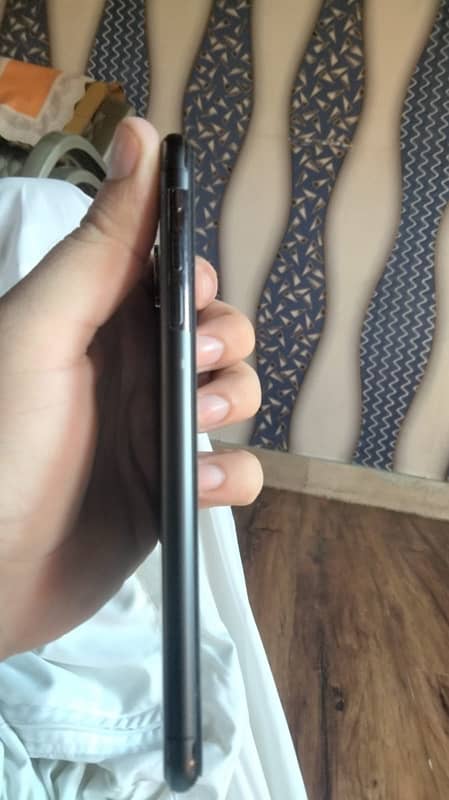 I phone xs max black colour 256gb 84batry health 1