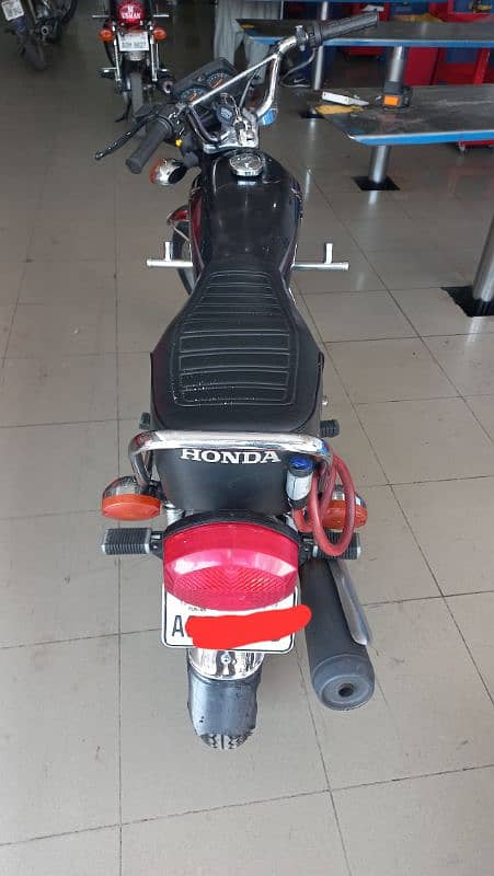 Honda black colour 2023 model 10/10 condition  15500 km driven 0