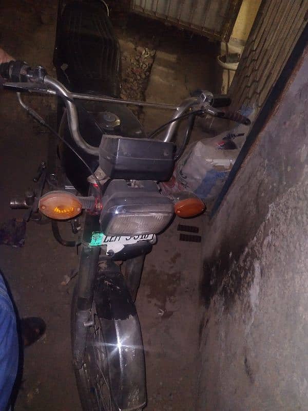 Honda cD 70 all documents ok hai price 40k 2