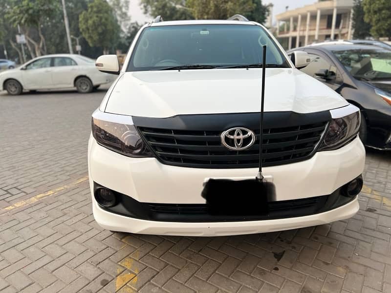 Toyota Fortuner V 2014 1