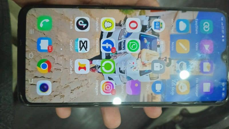 vivo y 19 one hand mobile . . with box original 4