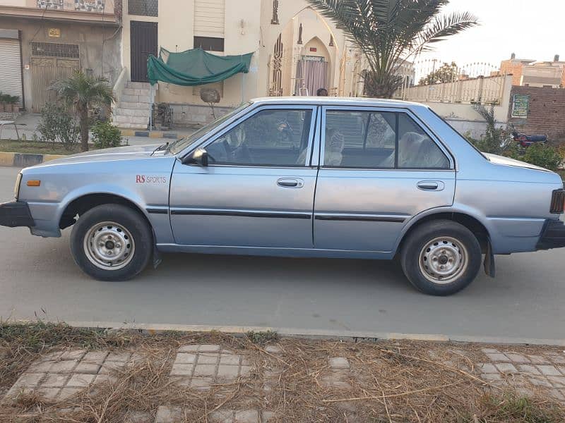 Nissan Sunny 1988 3