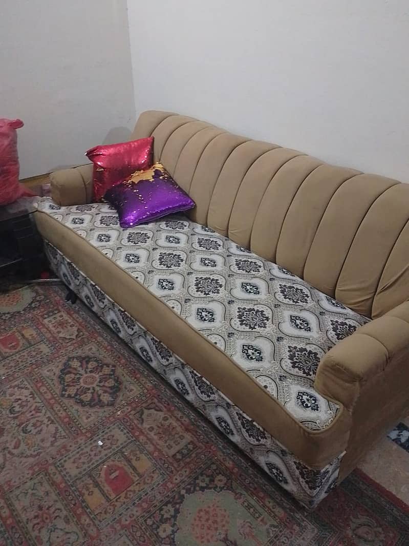 good condition 7 seaters sofa. selling on urgent basis due to shiftig 0