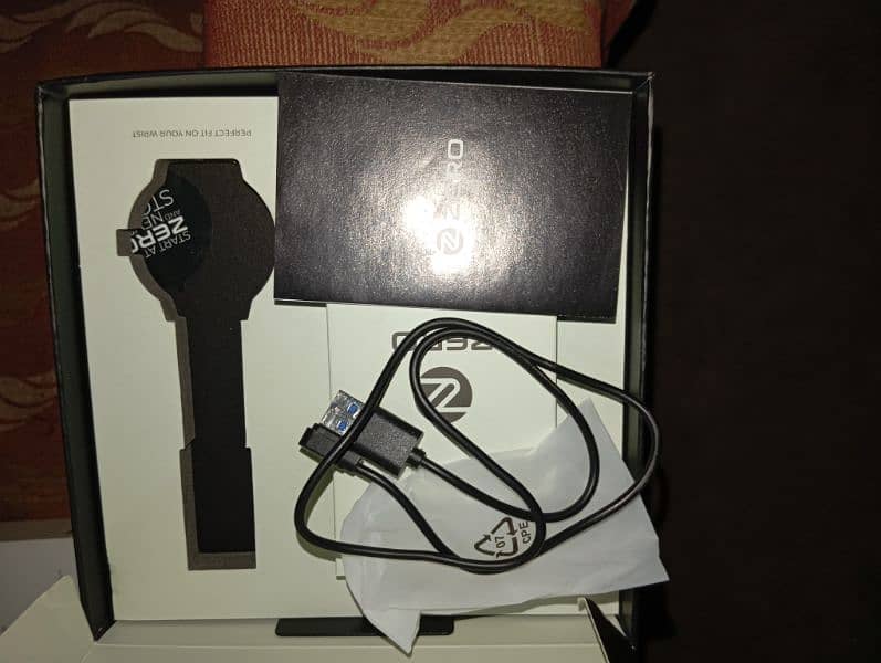 Zero Luna Smartwatch slightly used 10/10 5