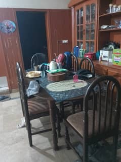 6 chairs dining  in good condition