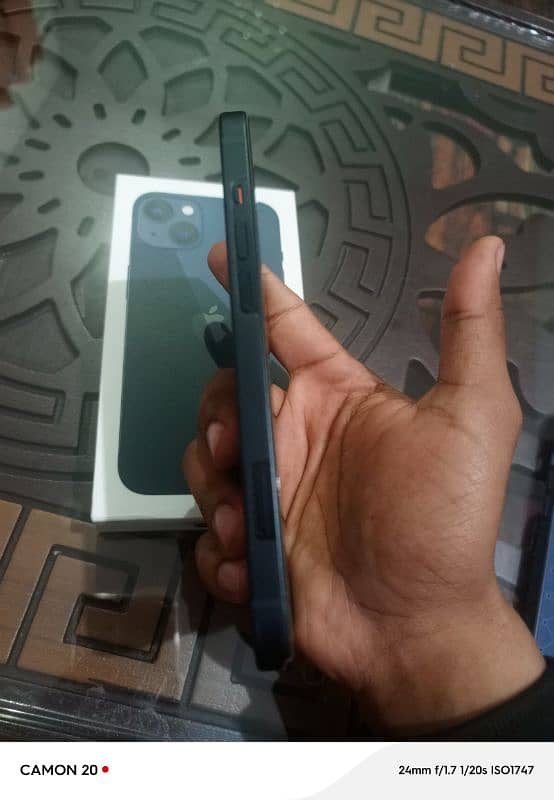 iPhone 13 10/10  condition available with box and charger 3