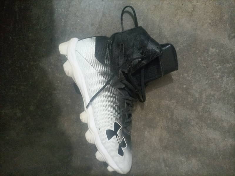 These are fine boots of Under armour brand made by Vietnam. 0