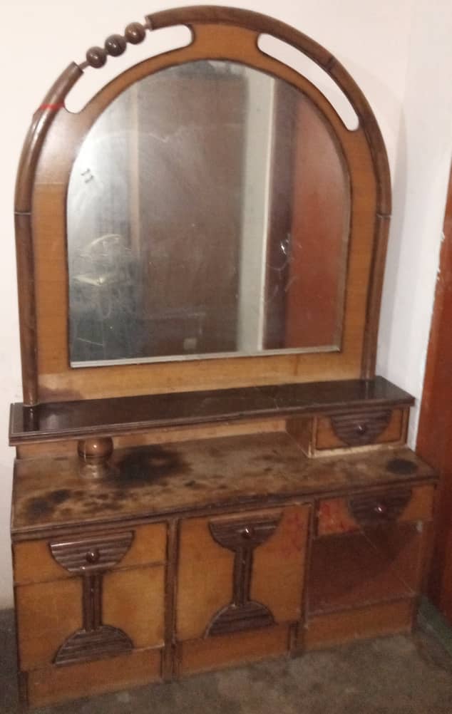 dressing table 0