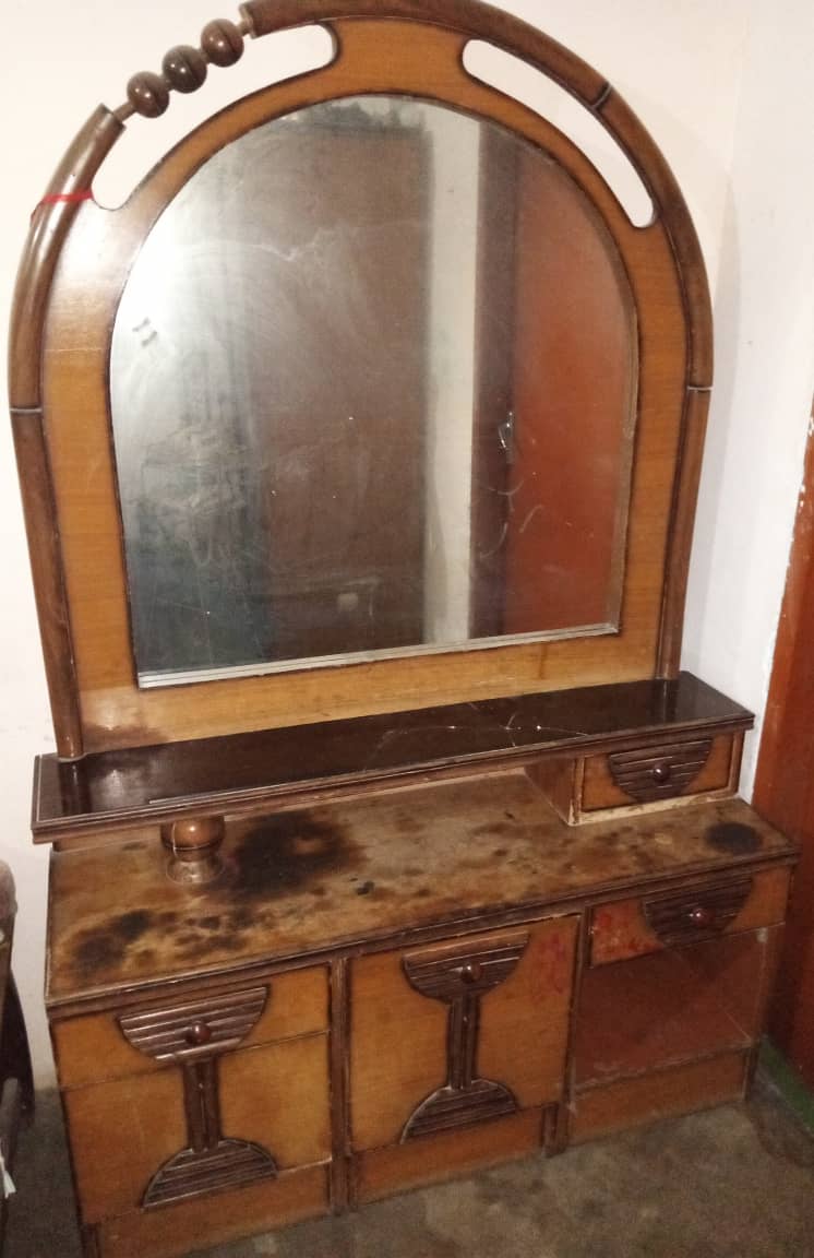 dressing table 1