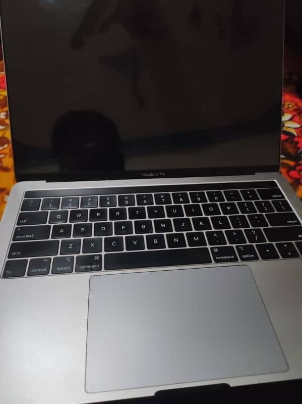 MacBook Pro 2019 13 inch (16/256) 0