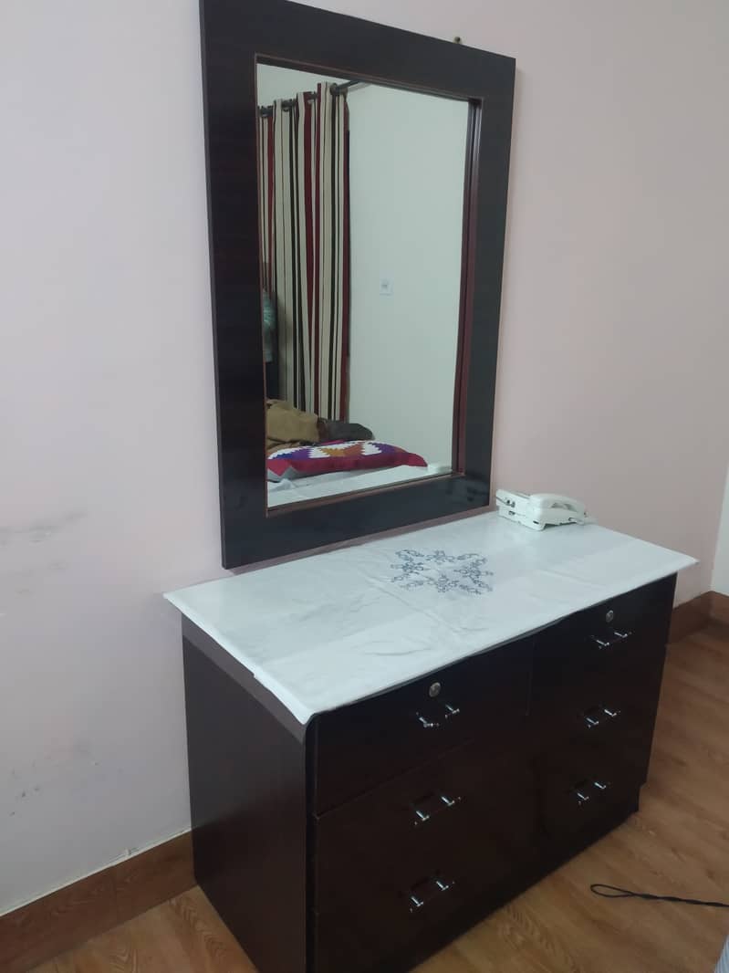 dressing table 0