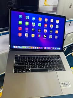 Selling MacBook Pro 15 - 2017 - with original charger